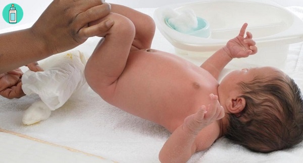 Kiến thức chăm sóc trẻ sơ sinh 24h đầu - ghi nhớ thói quen bú sữa của bé